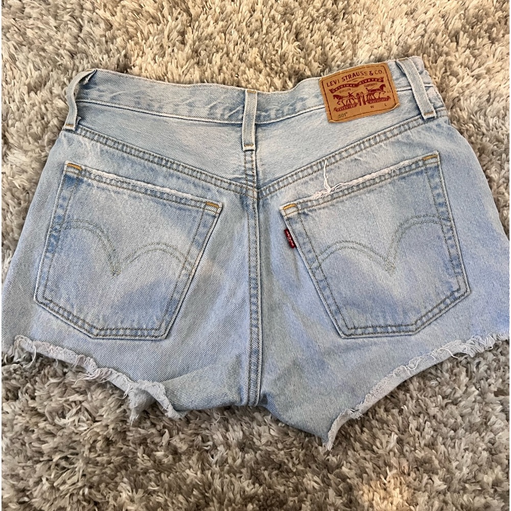 LEVI women’s shorts ( high waisted )